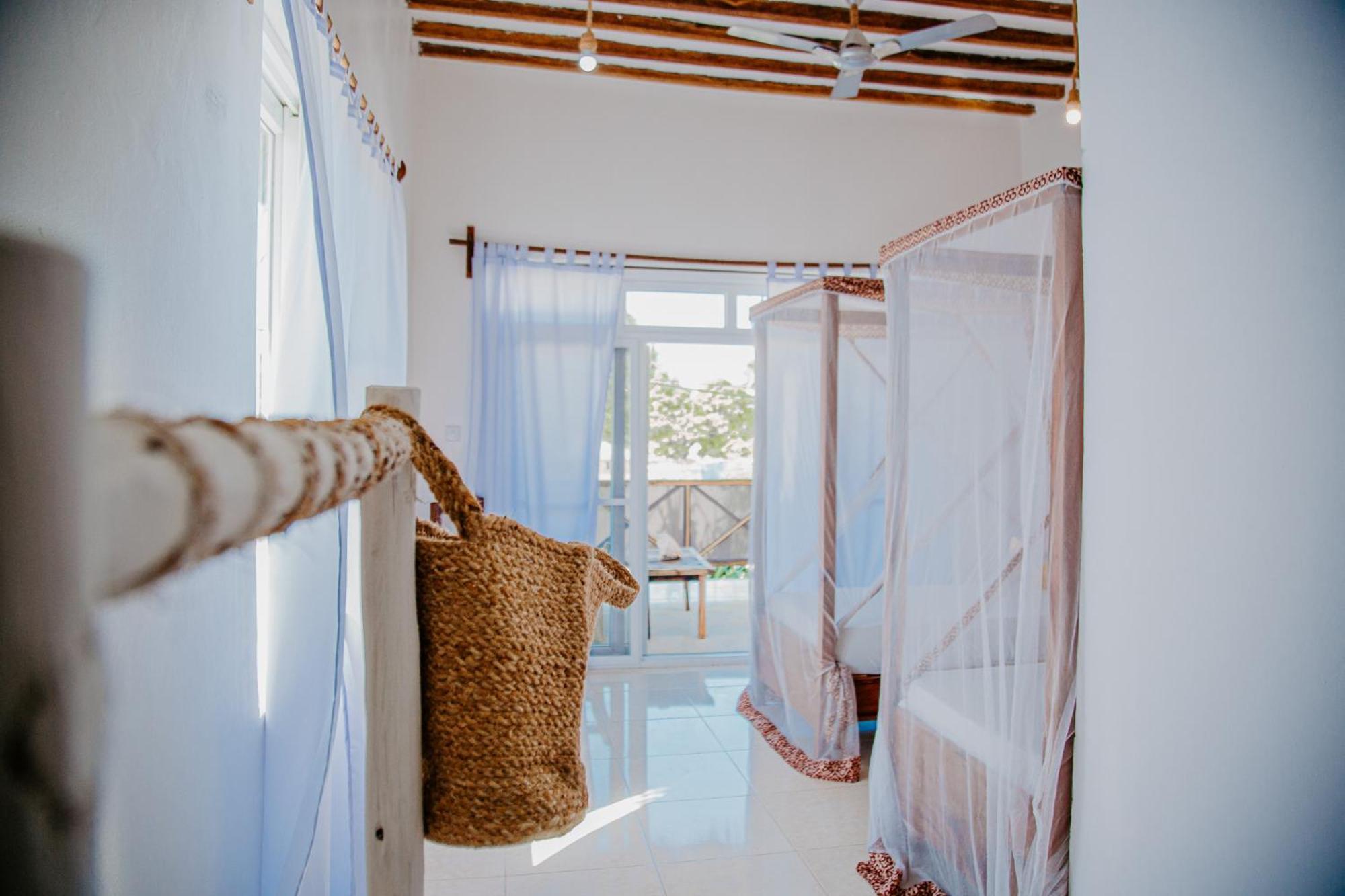 Ocean Boho House Bed & Breakfast จัมเบียนี ภายนอก รูปภาพ