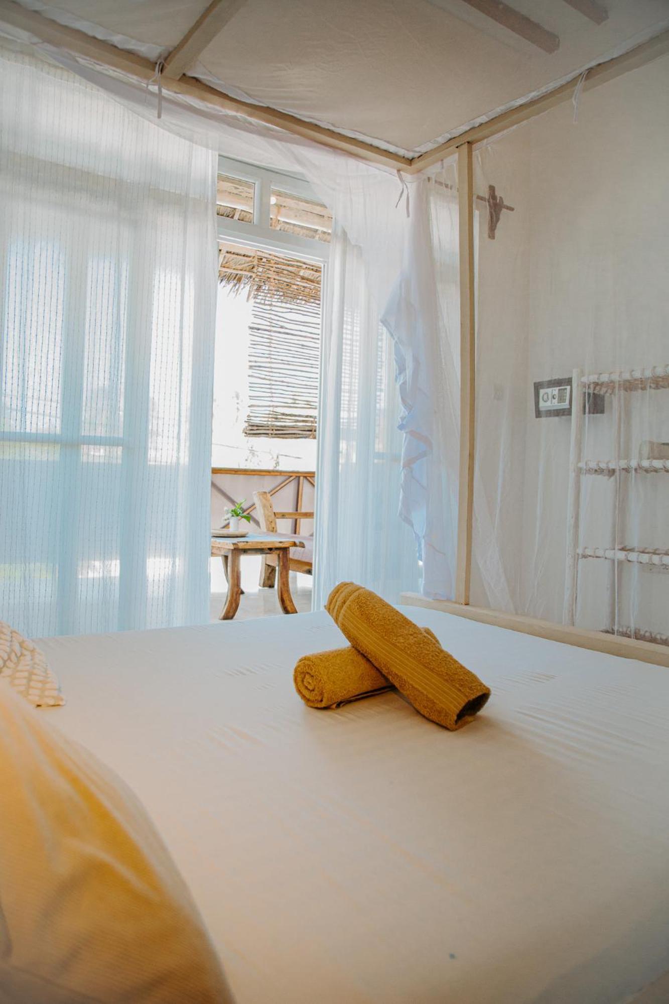 Ocean Boho House Bed & Breakfast จัมเบียนี ภายนอก รูปภาพ