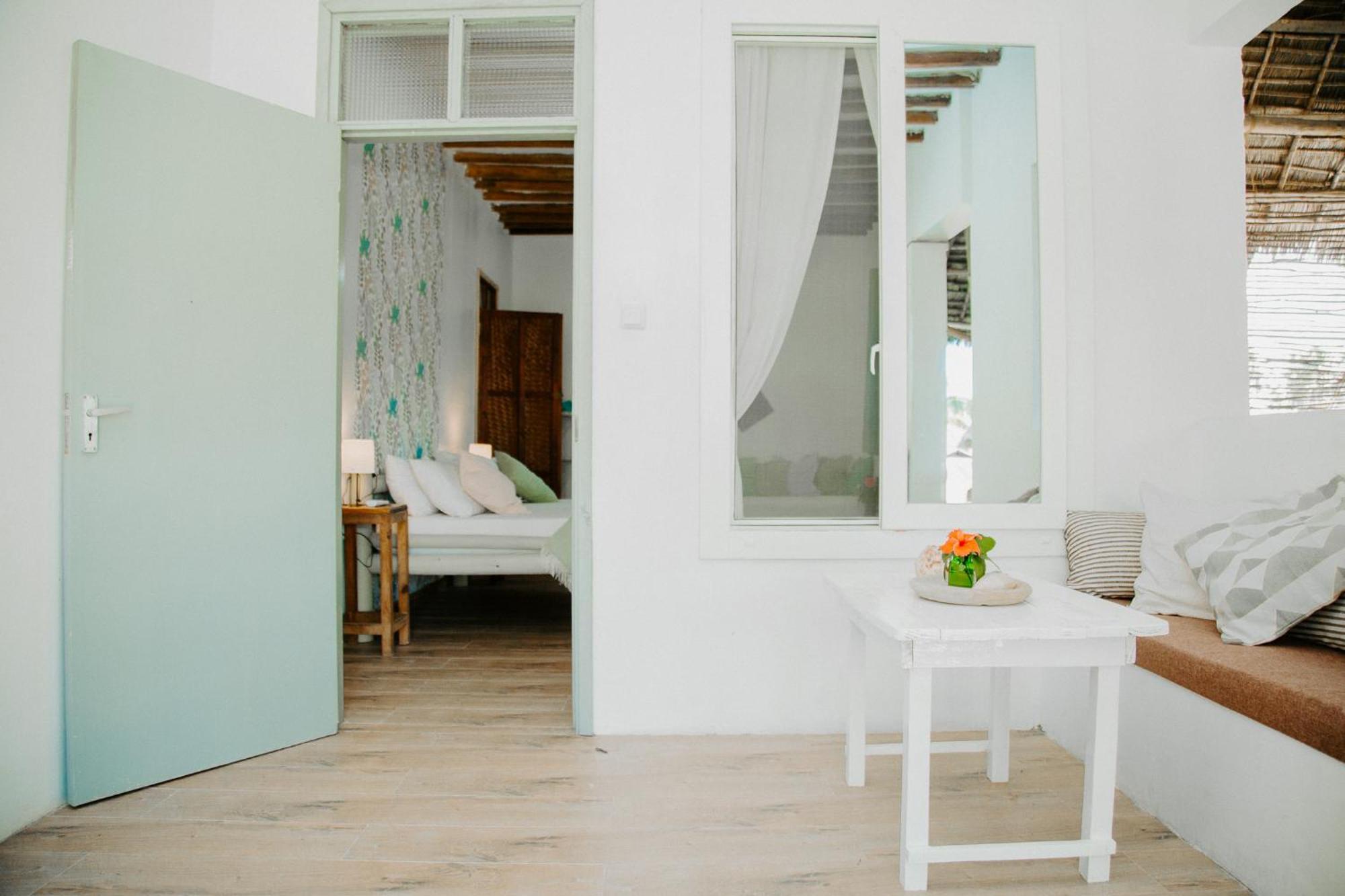 Ocean Boho House Bed & Breakfast จัมเบียนี ภายนอก รูปภาพ
