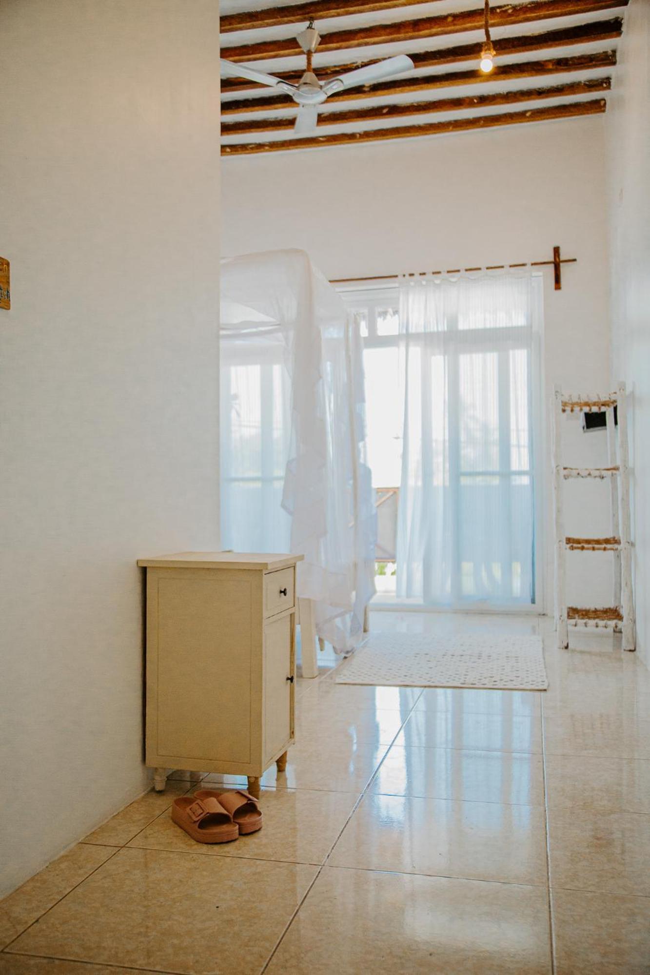 Ocean Boho House Bed & Breakfast จัมเบียนี ภายนอก รูปภาพ