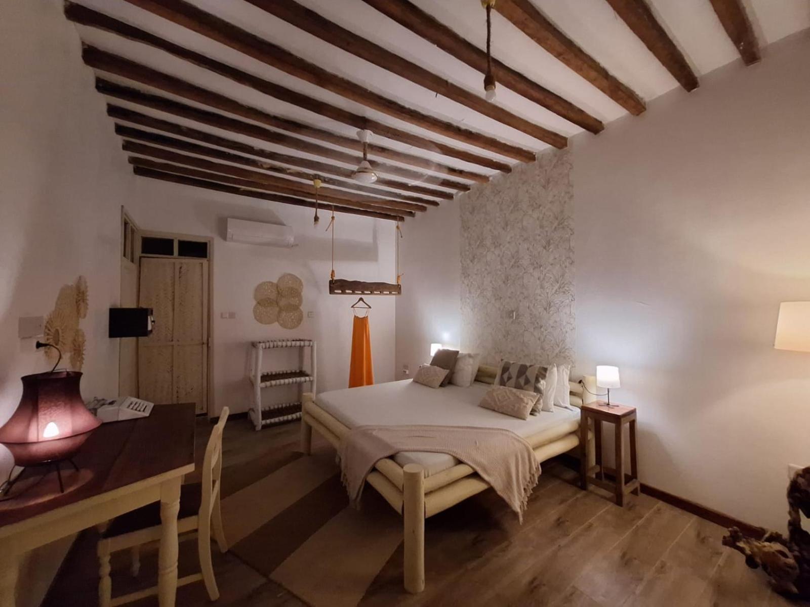 Ocean Boho House Bed & Breakfast จัมเบียนี ภายนอก รูปภาพ