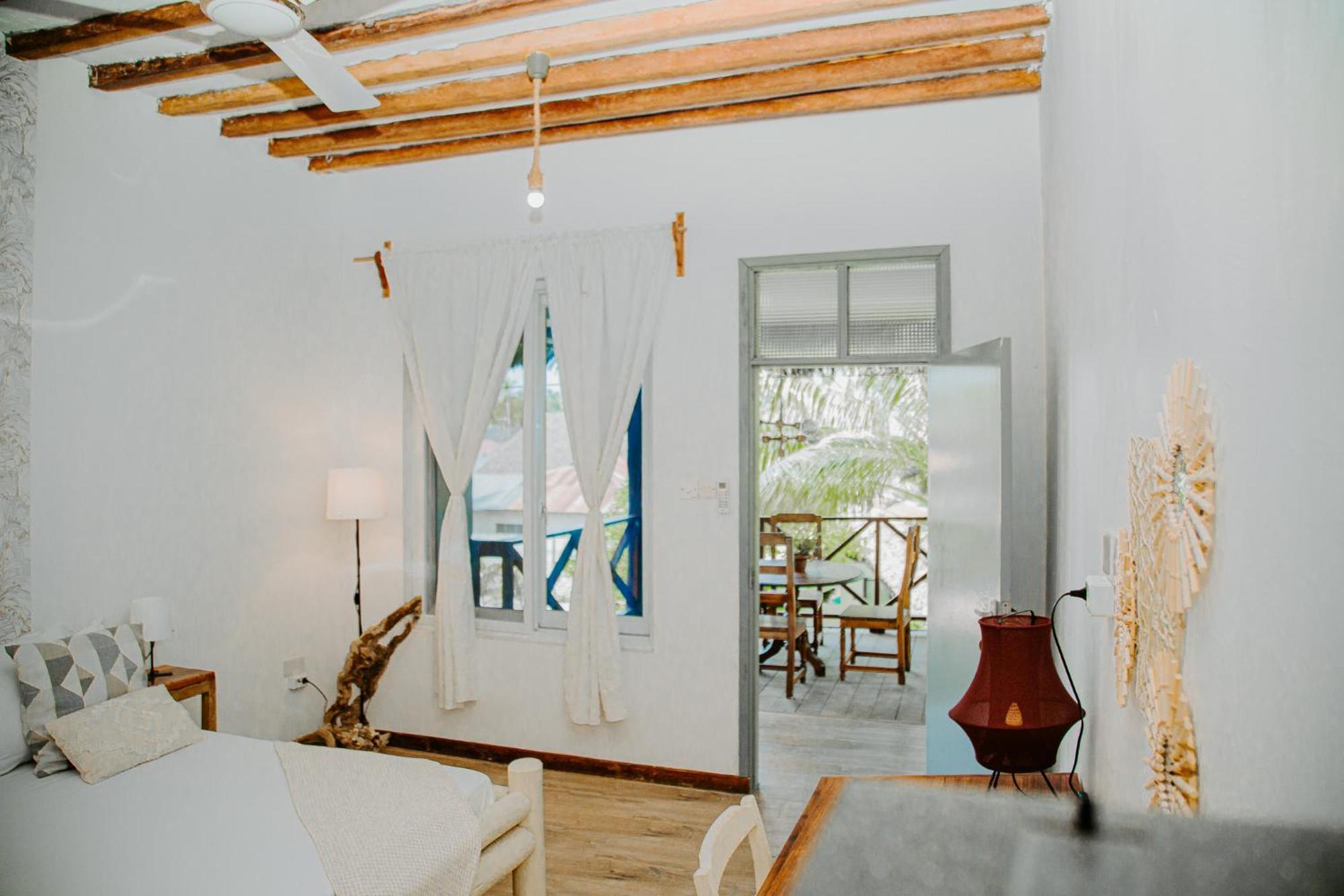 Ocean Boho House Bed & Breakfast จัมเบียนี ภายนอก รูปภาพ