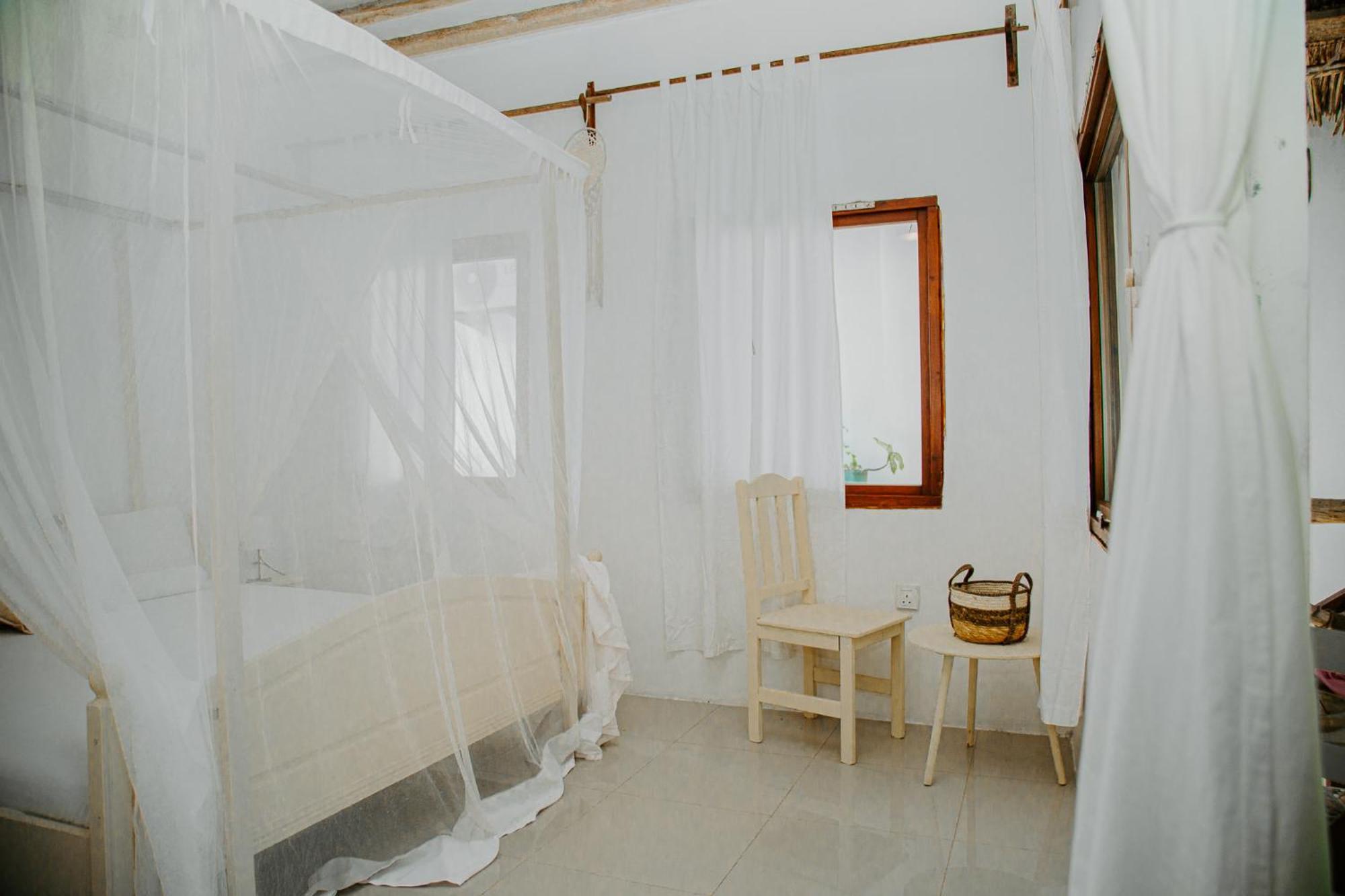 Ocean Boho House Bed & Breakfast จัมเบียนี ภายนอก รูปภาพ
