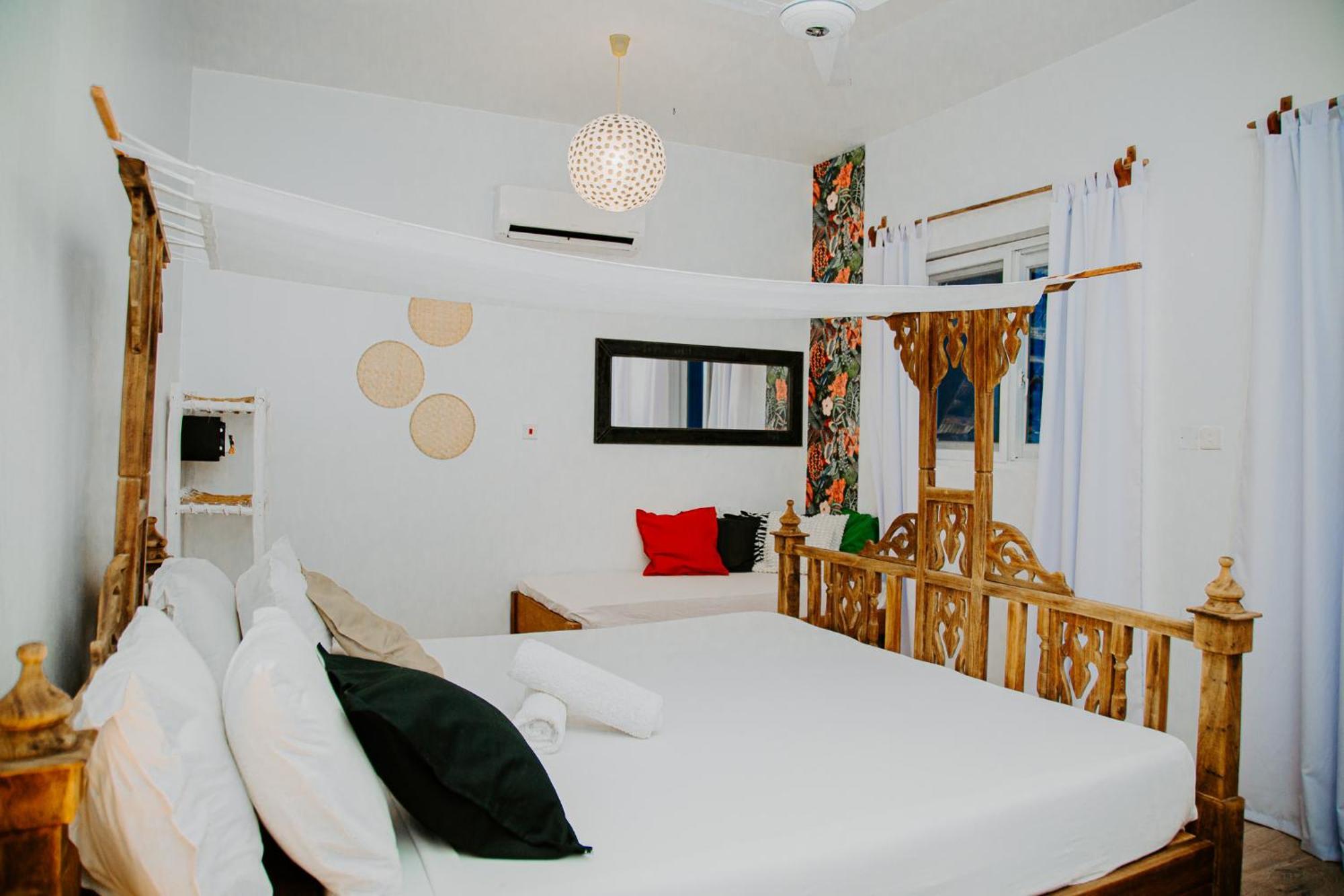 Ocean Boho House Bed & Breakfast จัมเบียนี ภายนอก รูปภาพ