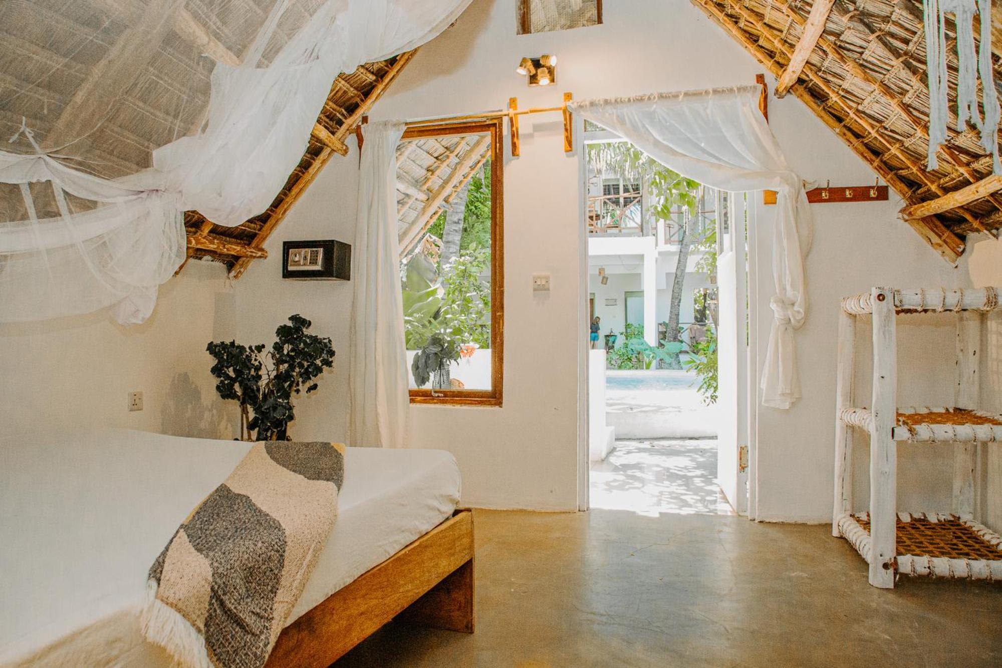 Ocean Boho House Bed & Breakfast จัมเบียนี ภายนอก รูปภาพ