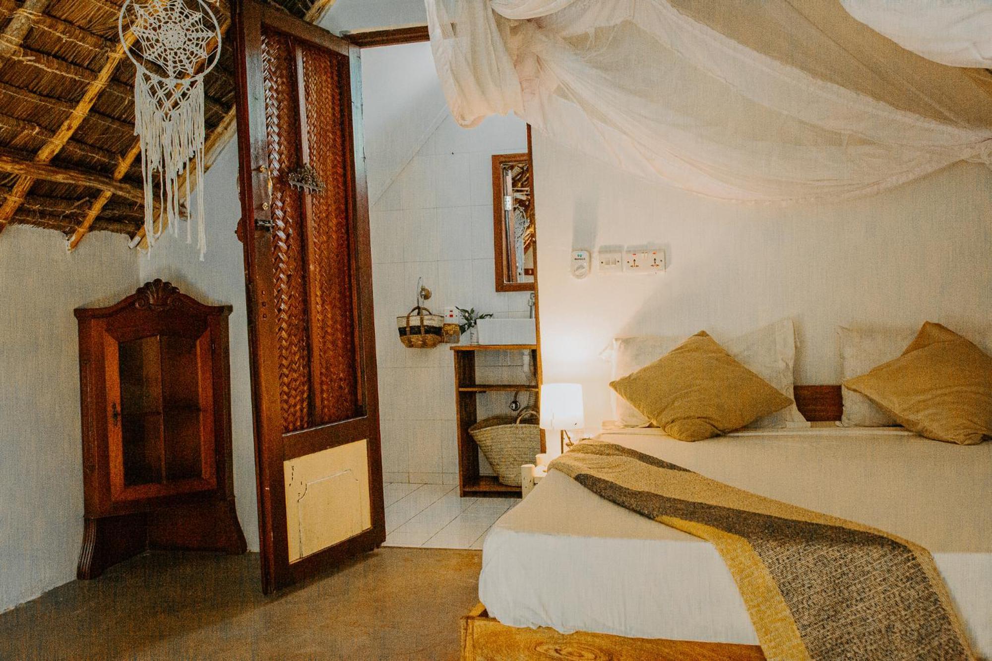 Ocean Boho House Bed & Breakfast จัมเบียนี ภายนอก รูปภาพ