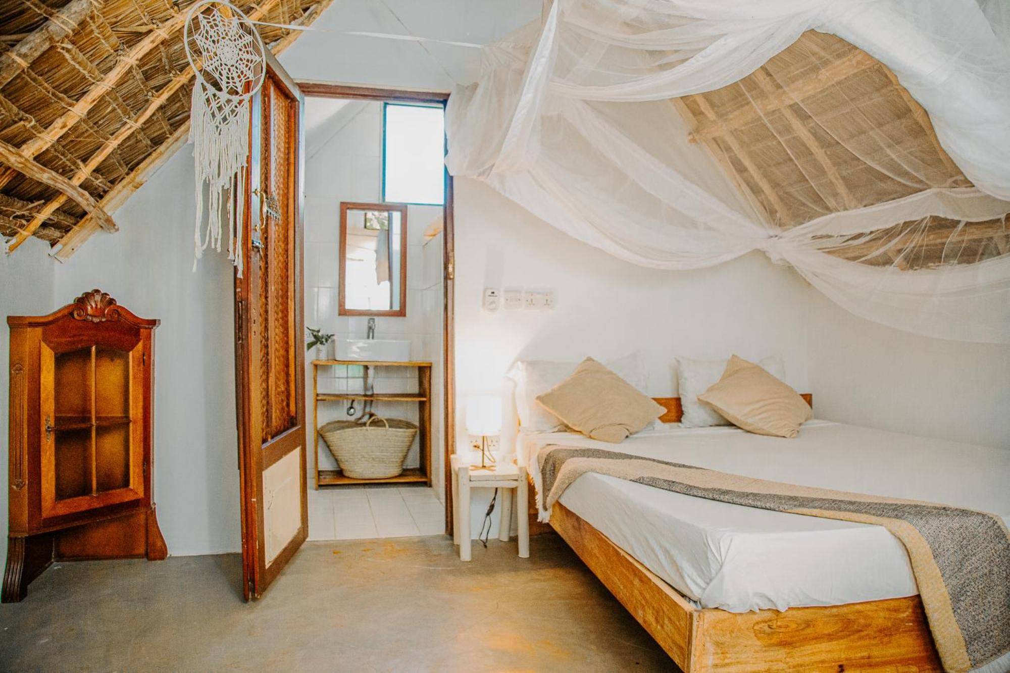 Ocean Boho House Bed & Breakfast จัมเบียนี ภายนอก รูปภาพ