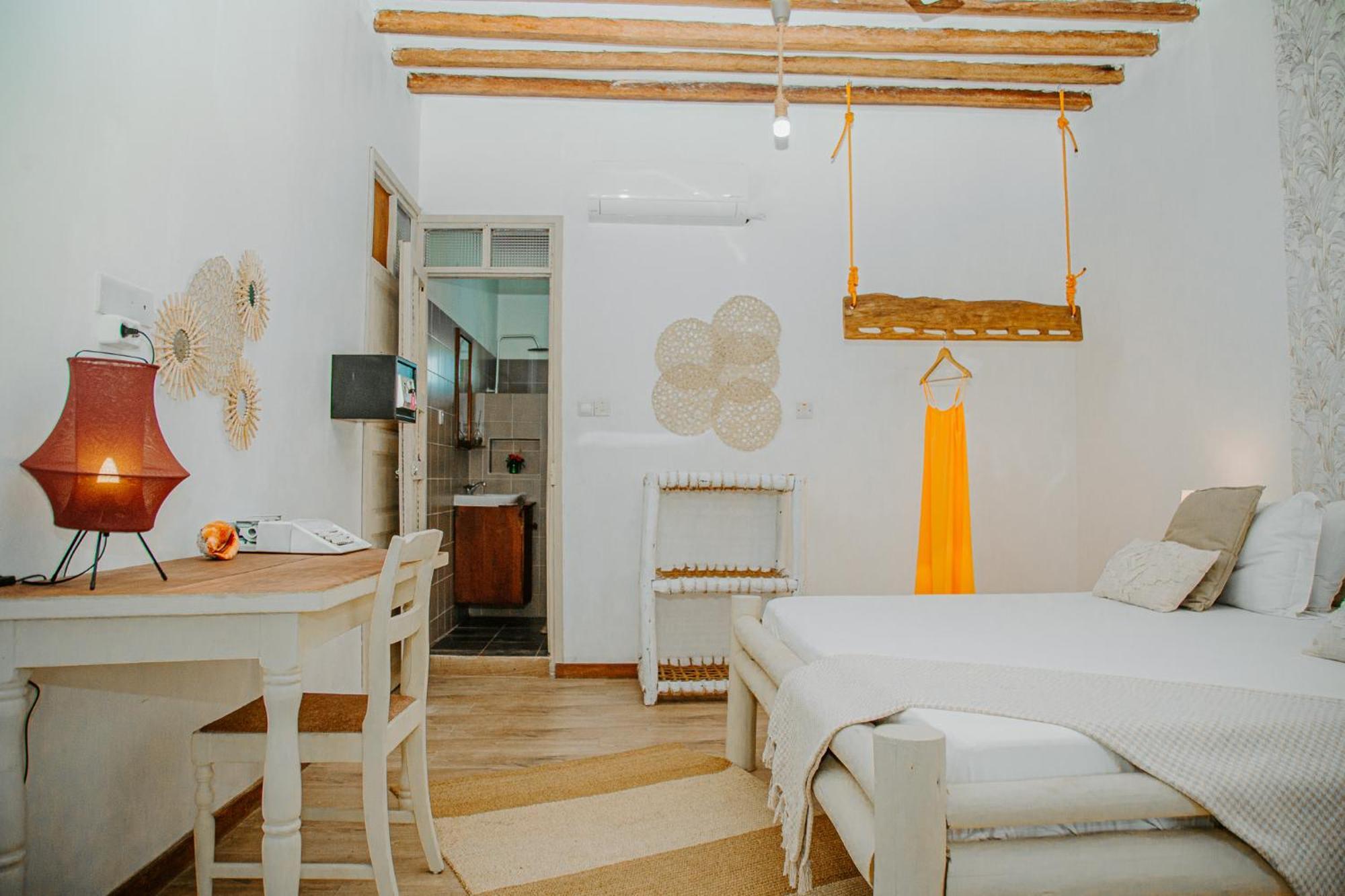 Ocean Boho House Bed & Breakfast จัมเบียนี ภายนอก รูปภาพ