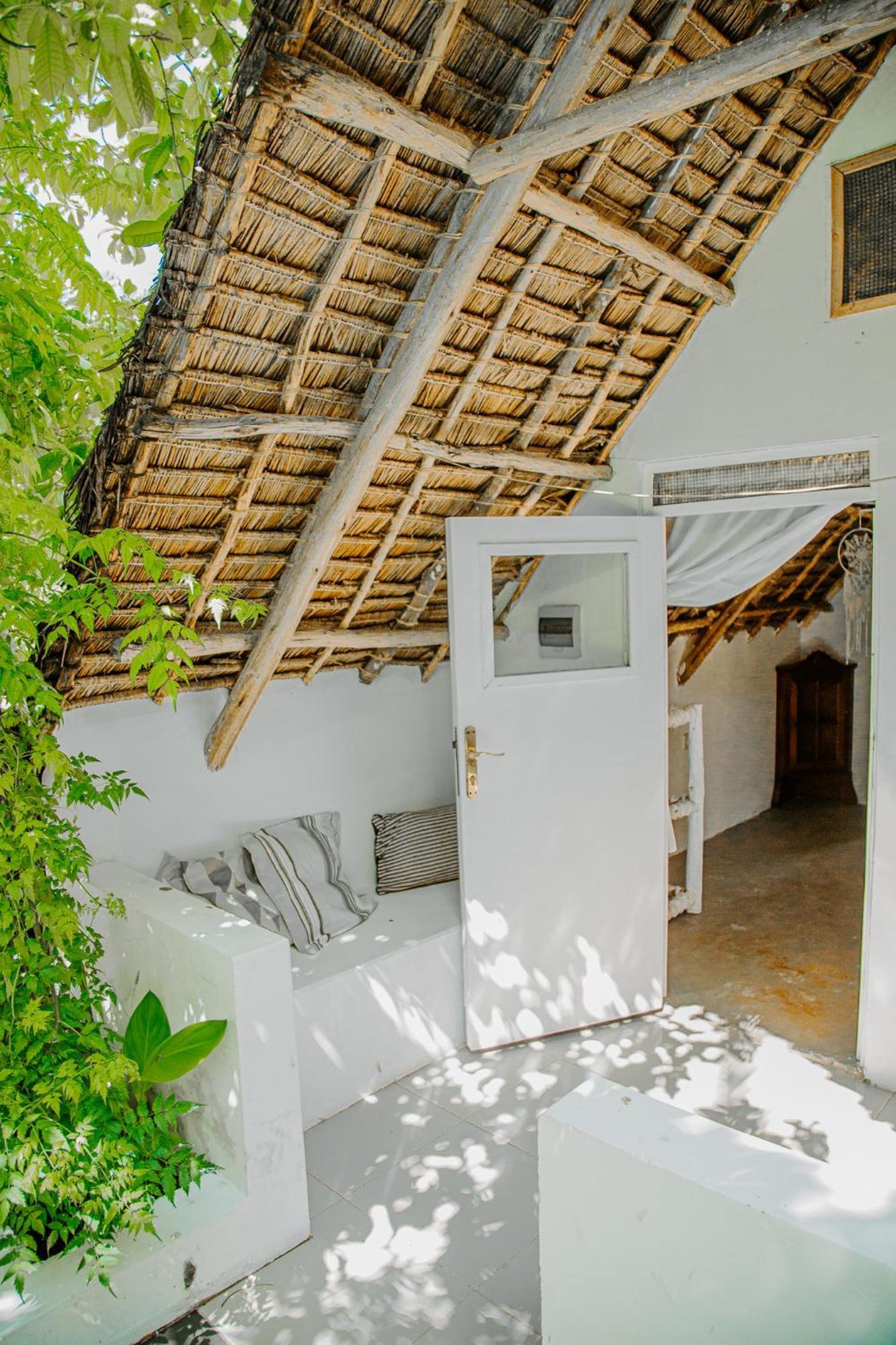 Ocean Boho House Bed & Breakfast จัมเบียนี ภายนอก รูปภาพ