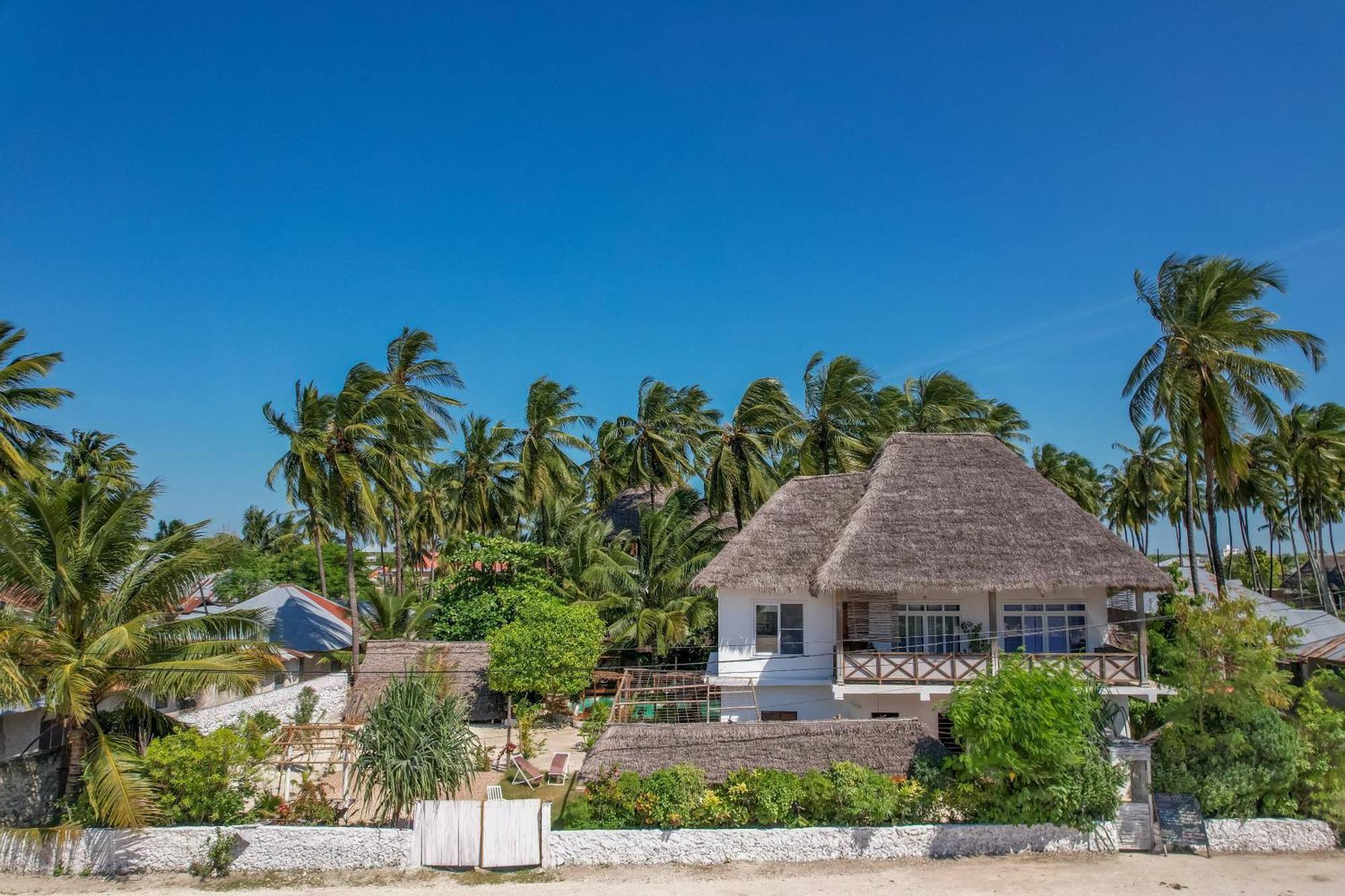 Ocean Boho House Bed & Breakfast จัมเบียนี ภายนอก รูปภาพ